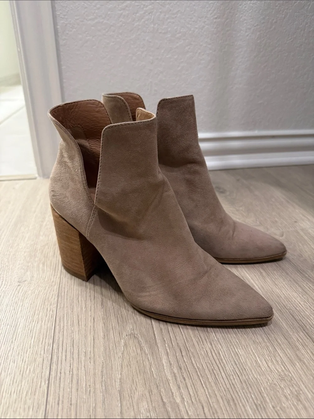 Steve Madden stylish taupe